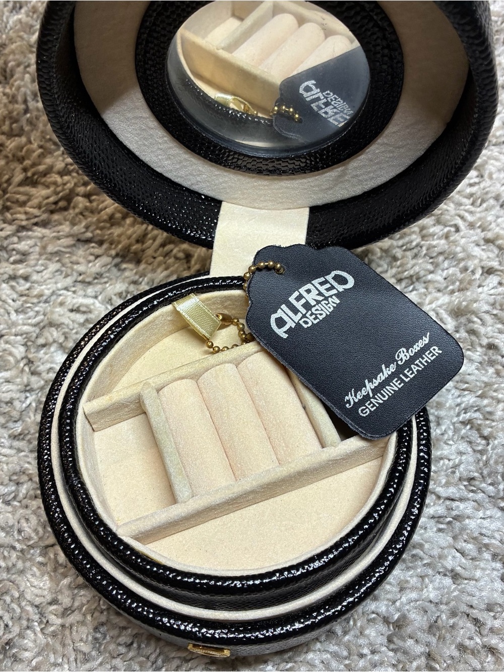 Alfred Design Round Black Leather Jewelry Case Textured Compact Organizer